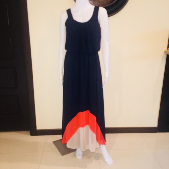 Dresses & Skirts - Maxi Dress Size M With Great Colors for Spring